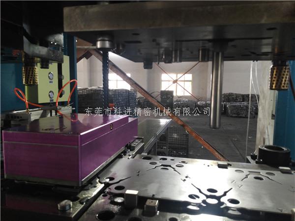 科進模內攻牙機應用于電機支架現(xiàn)場實例